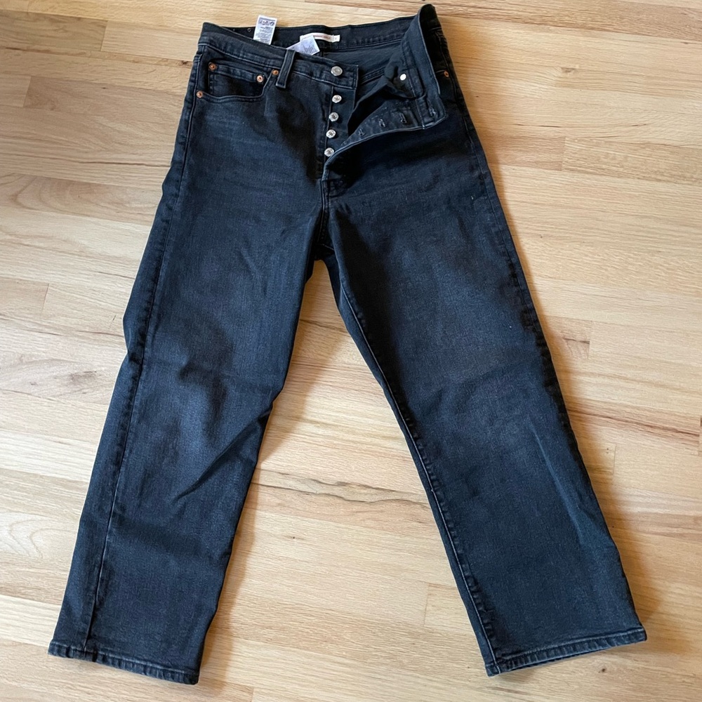 Levi’s ribcage straight ankle in black